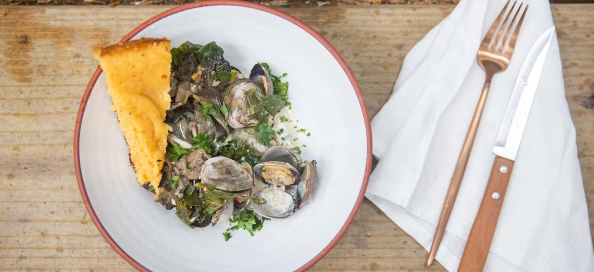 CLAMS IN WHITE WINE CREAM SAUCE WITH SPICY DUTCH-OVEN CORNBREAD